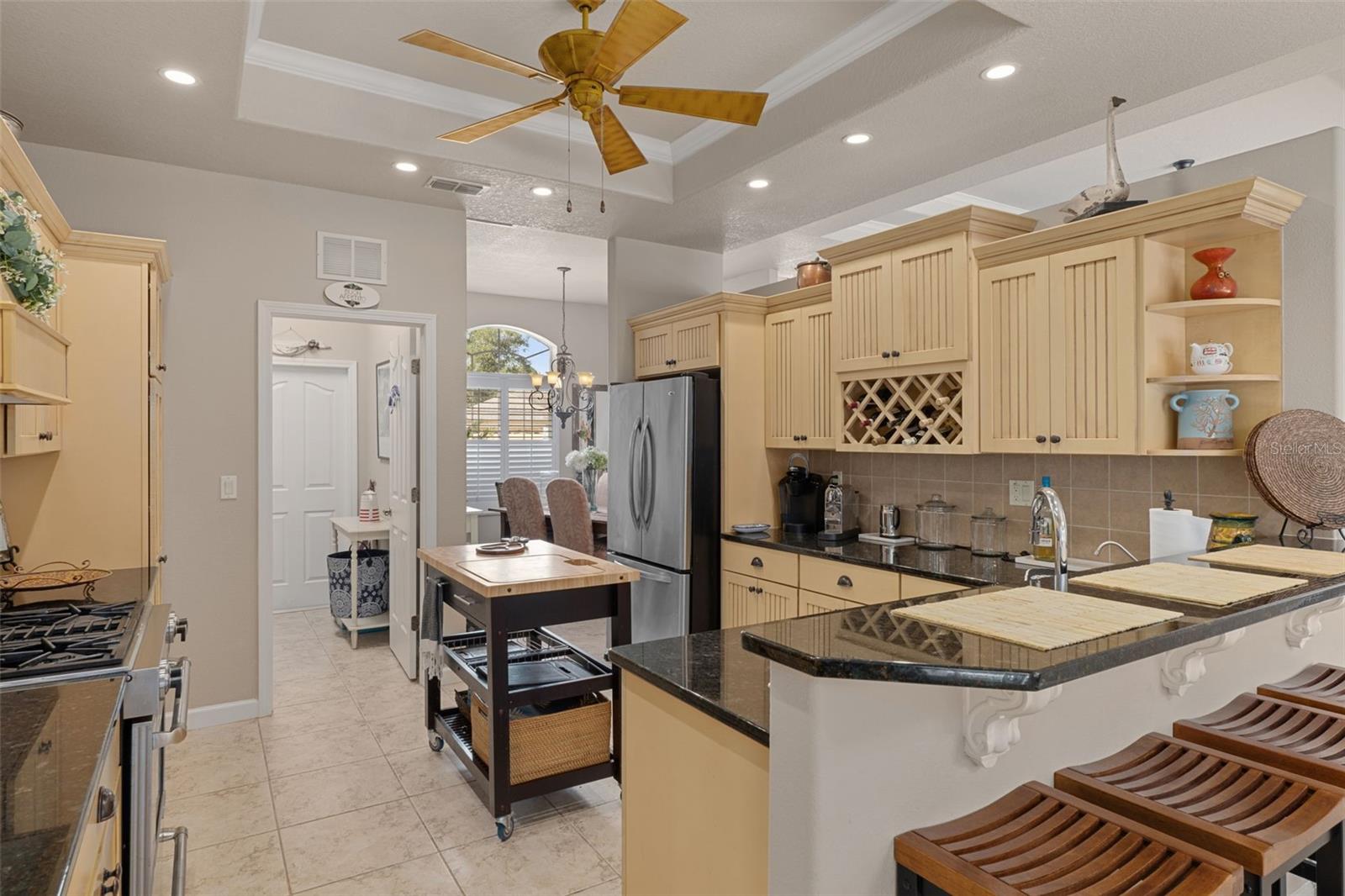 BREAKFAST BAR to KITCHEN & LAUNDRY