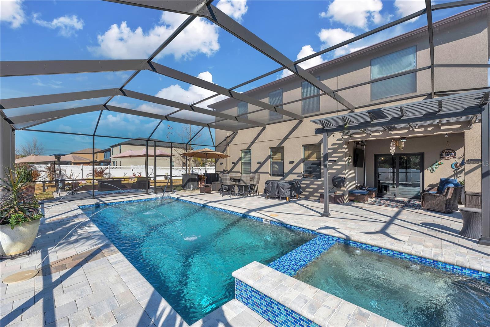 12'x28' pool with jacuzzi