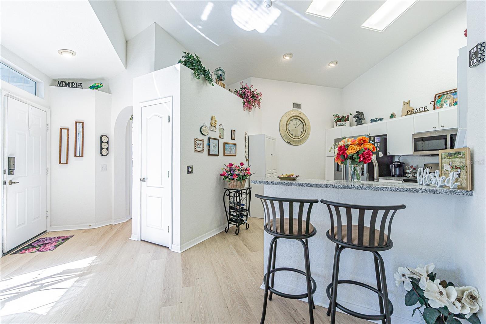 Plant shelves, high ceilings and curved arches make special touches and an open feeling for this end unit.