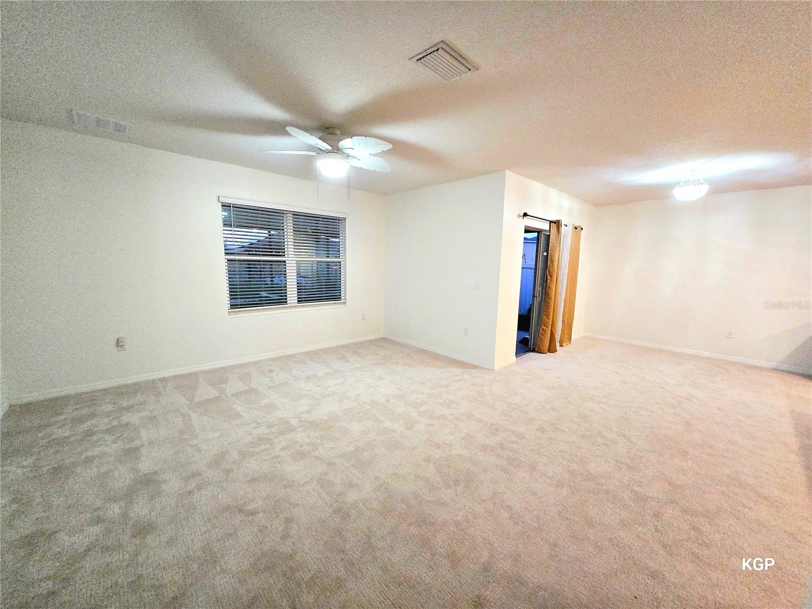 LIVING ROOM/ DINING ROOM COMBO