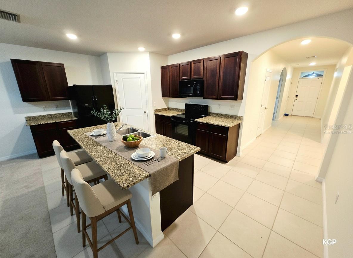 Virtually Staged- THE PERFECT BREAKFAST & LUNCH SPOT!