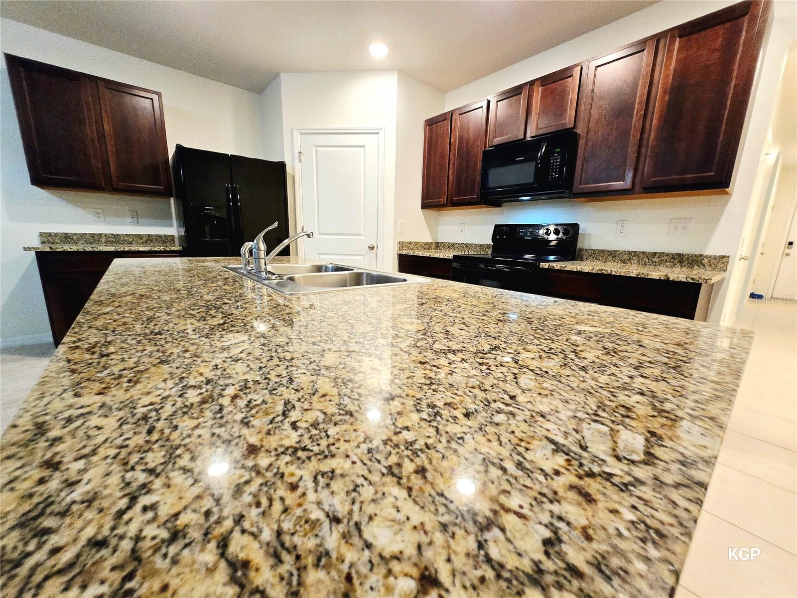 GORGEOUS GRANITE COUNTER TOPS