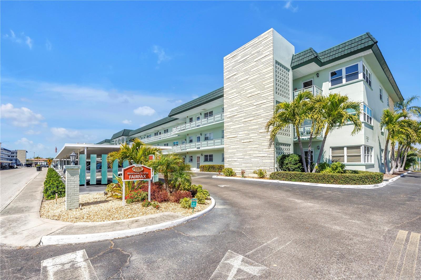 Welcome to Town Shores / Fairfax Building #105