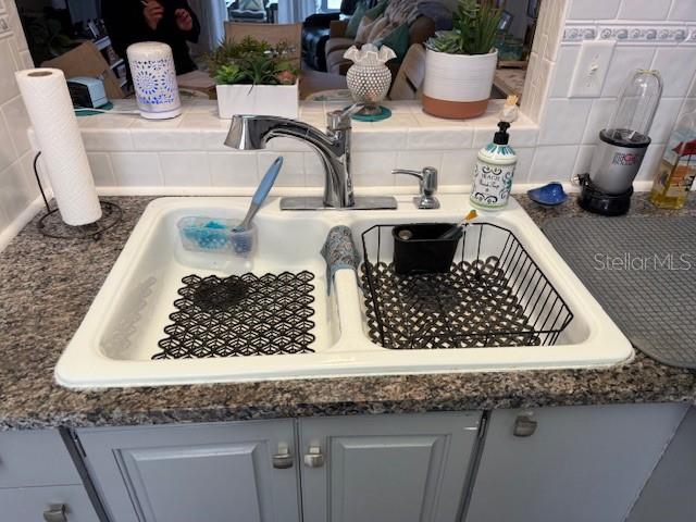 PASS THROUGH WINDOW - CERAMIC DOUBLE SINK