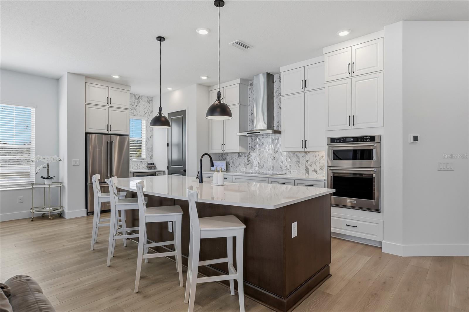 Casual dining for those to cozy up in the kitchen.