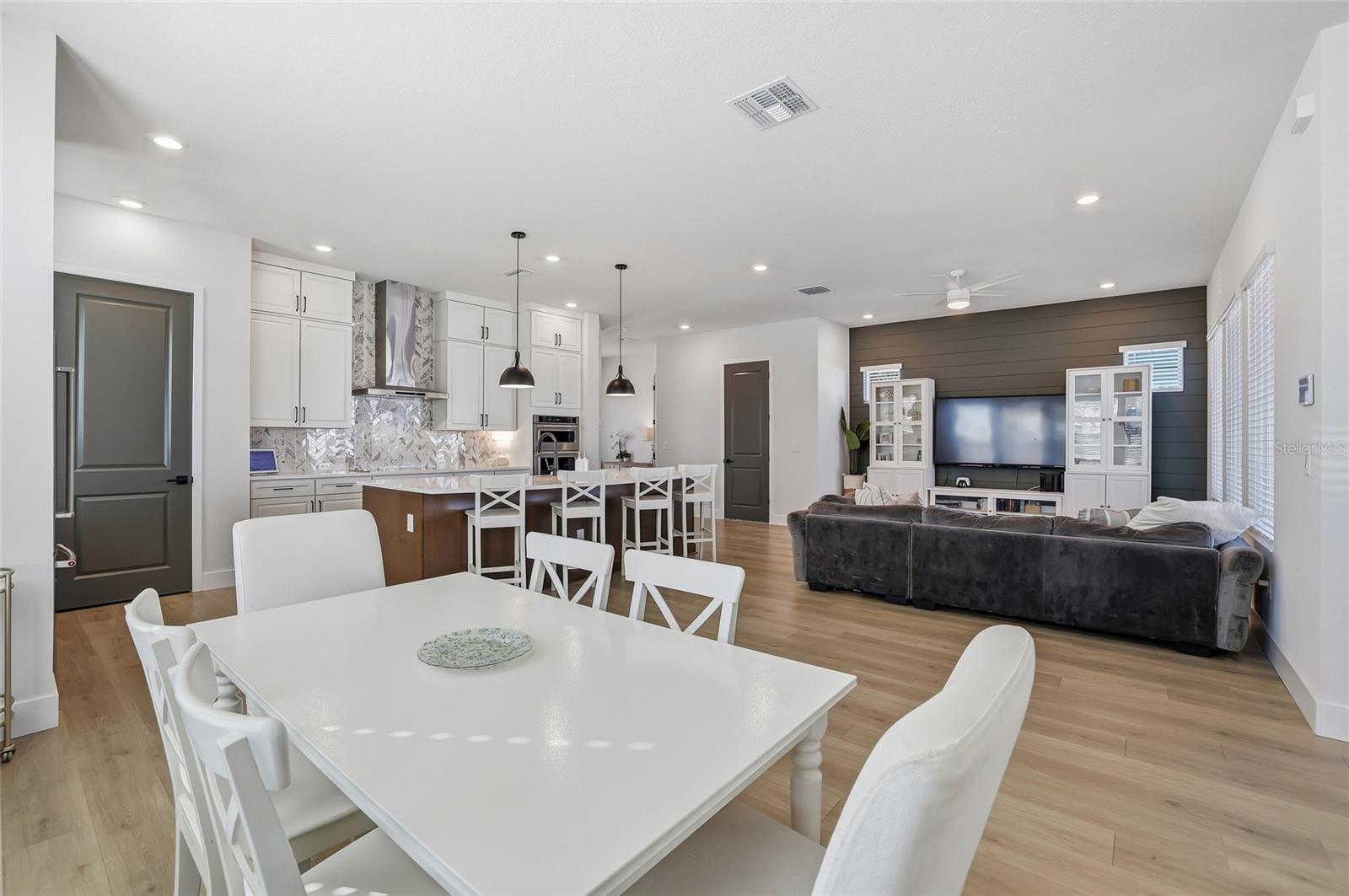 Gather round the dinner table and bring the group together between the kitchen and living room.