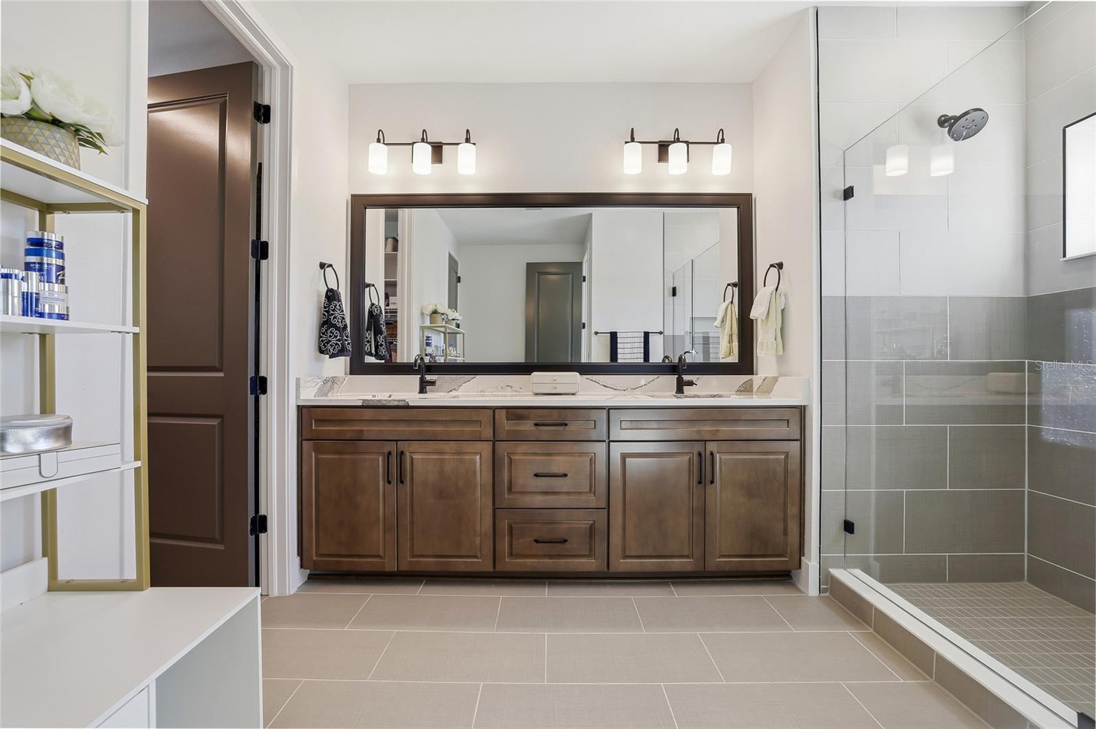 Dual vanity in the primary