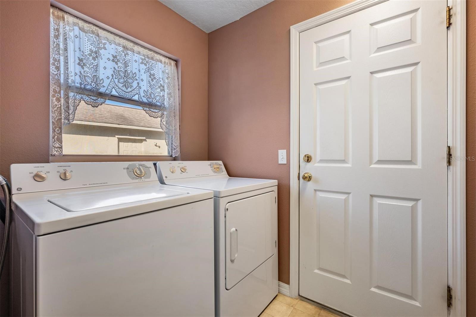 Walk-in laundry room