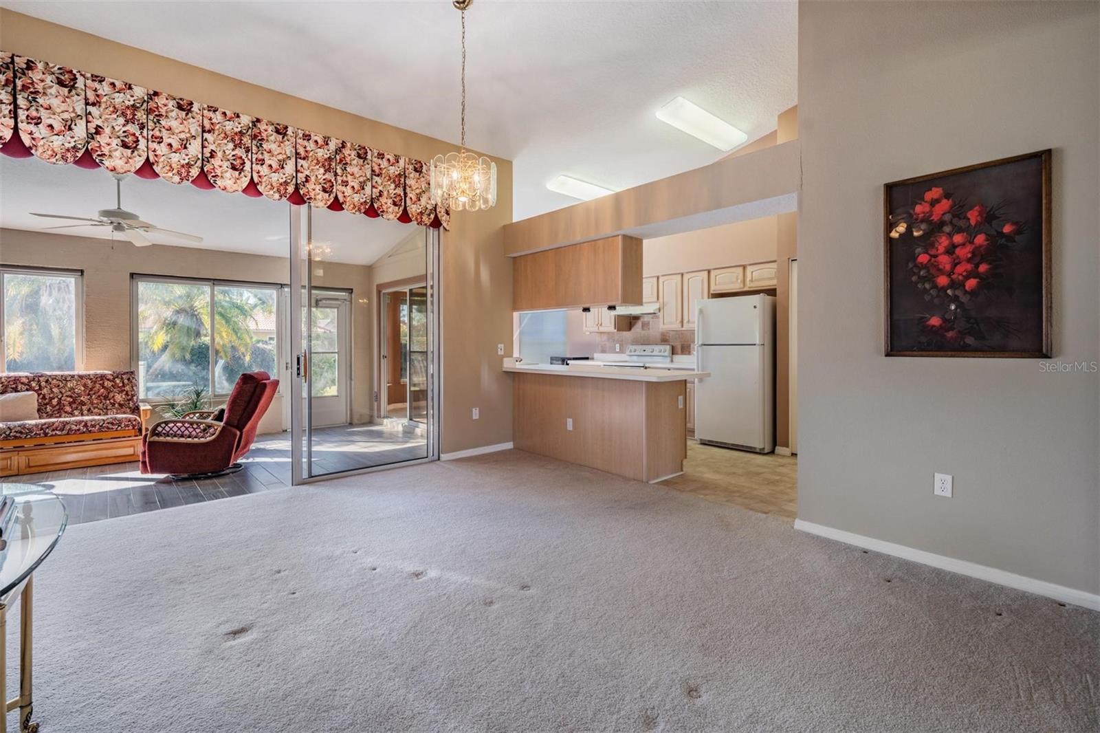 Dining area adjoins kitchen