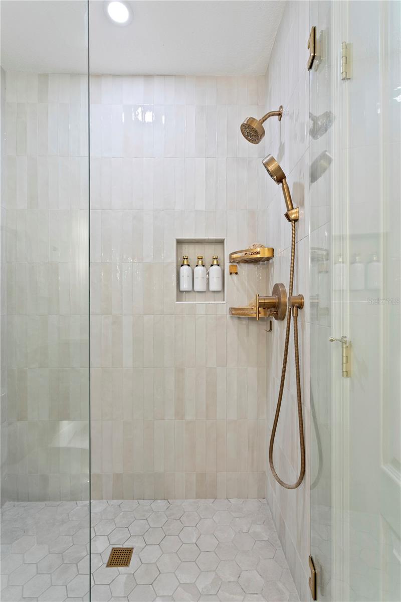 ensuite bath for guest room