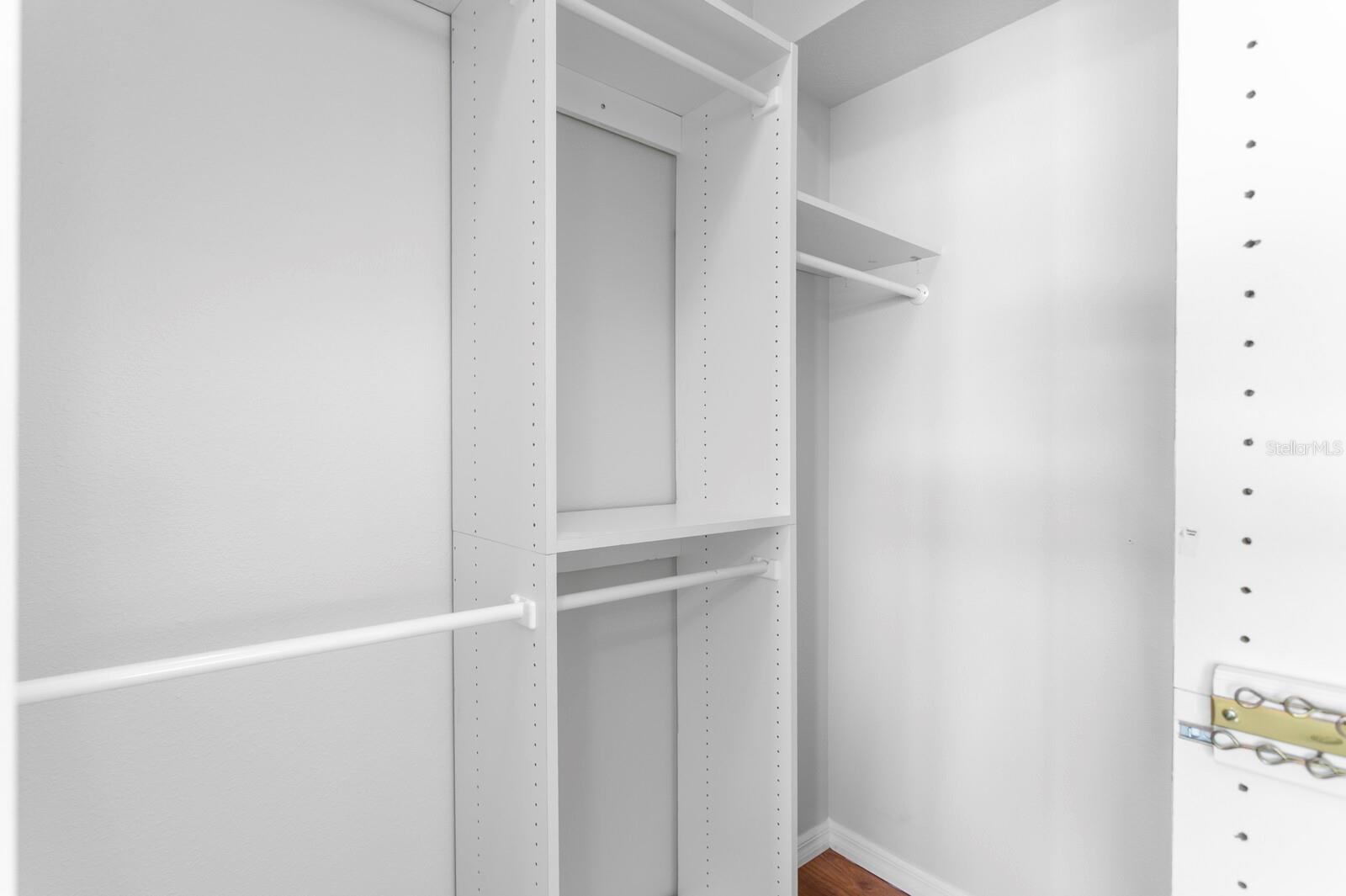 WALK IN CLOSET