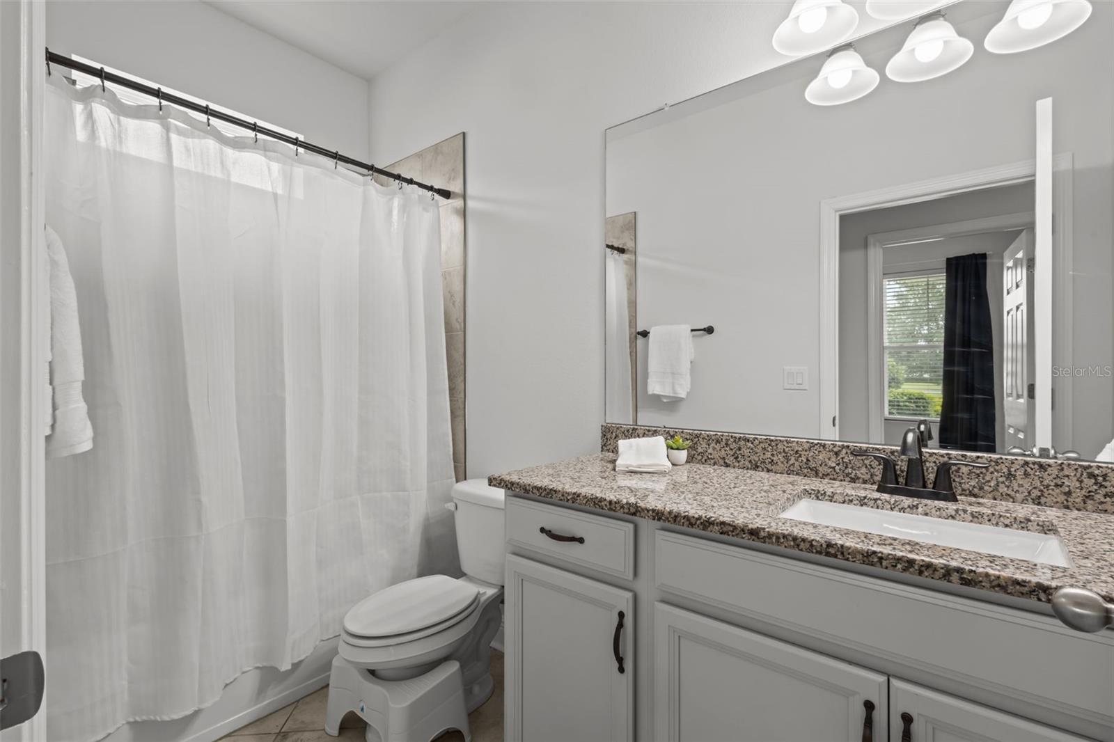 Full Guest Bath with Tub/Shower Combo