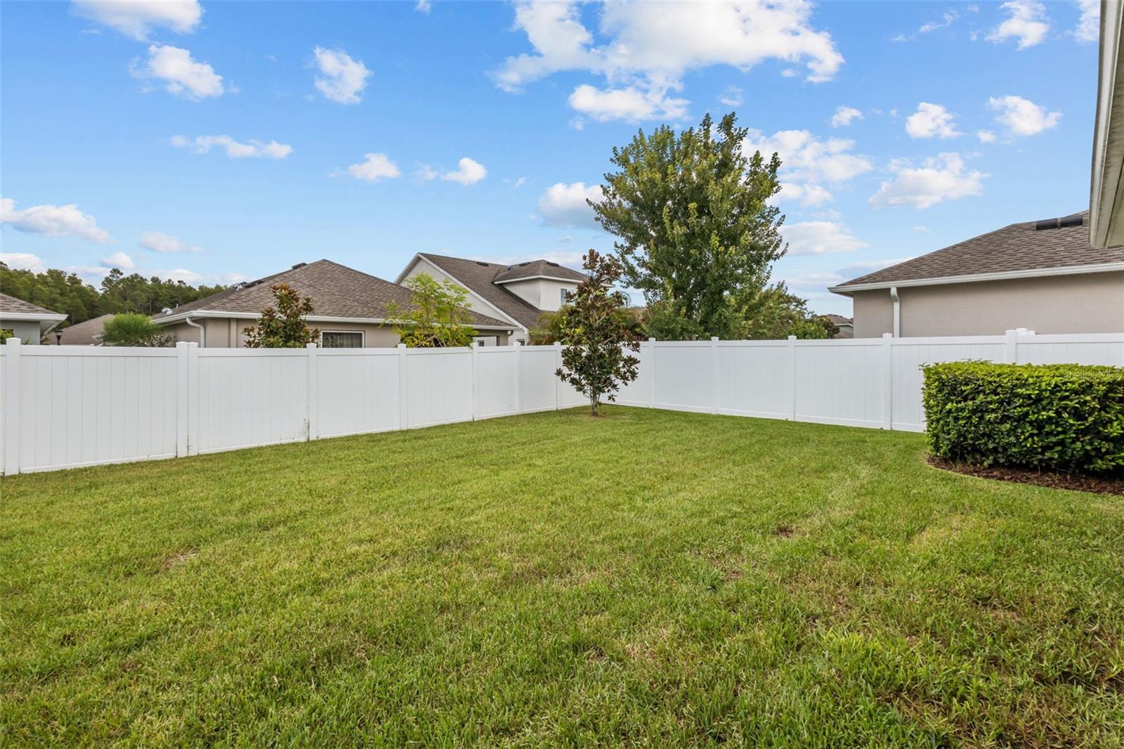 Covered & Screened Lanai Overlooking Fenced Yard