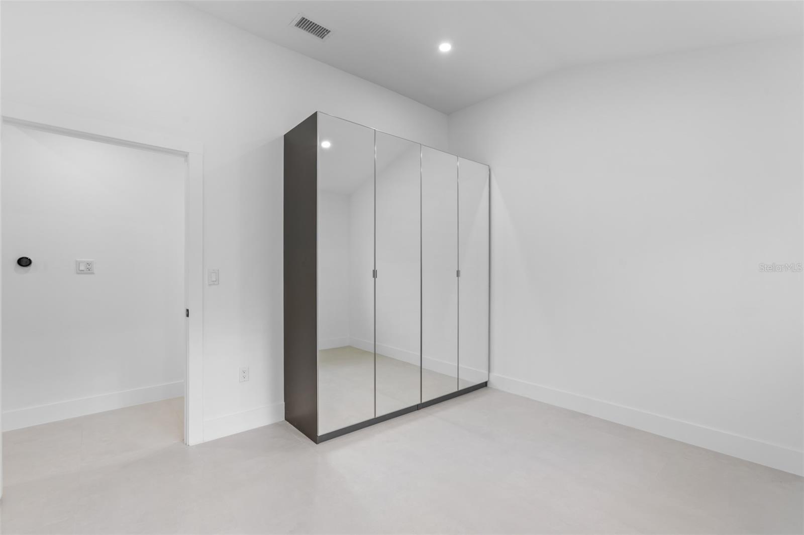 bonus room/office/playroom/move room