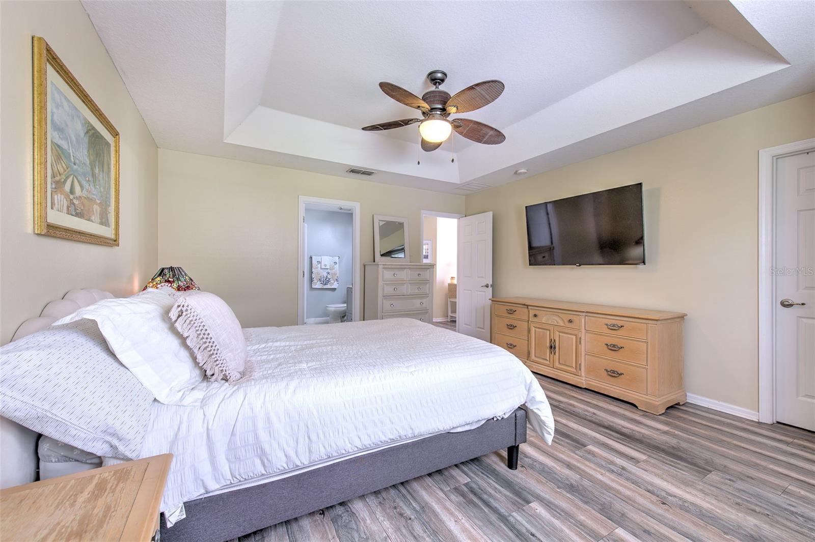 Primary Suite With Walk-In Closet