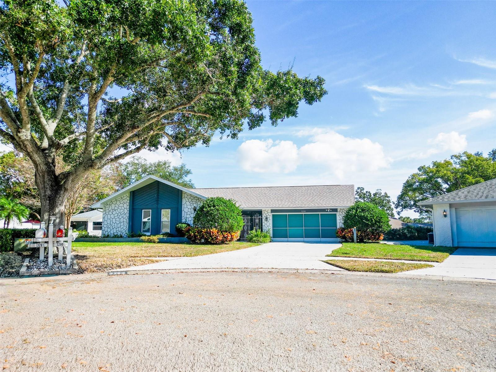 Walking distance to the clubhouse