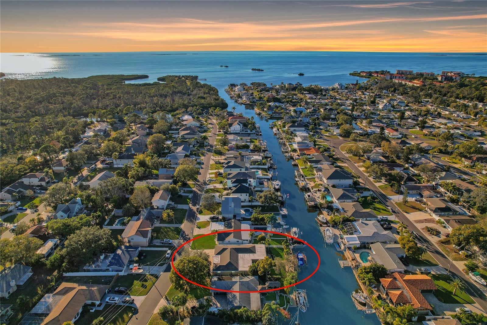 A BOATERS PARADISE! THE ONLY DEEP WATER CANAL IN ALL OF NORTH PINELLAS COUNTY!