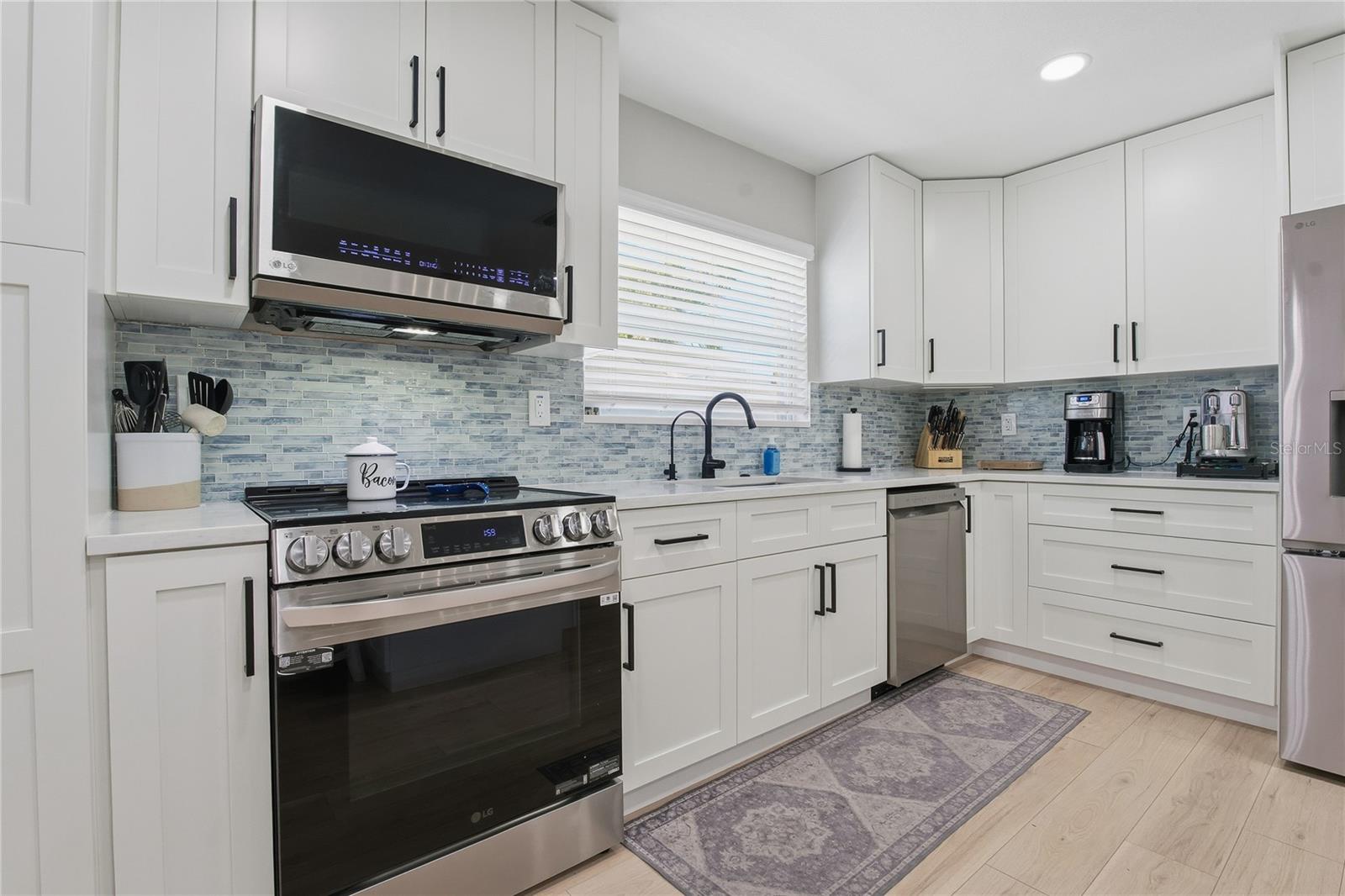 STAINLESS STEEL APPLIANCES!