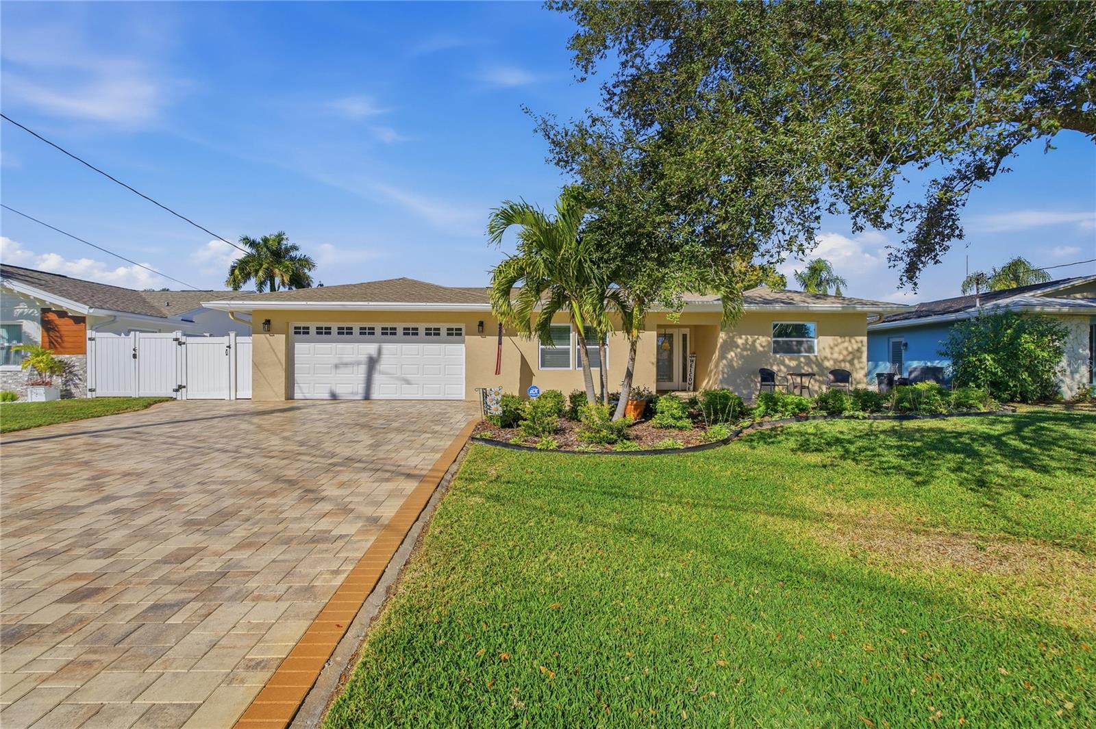 THE ULTIMATE FLORIDA HOME AND LIFESTYLE!