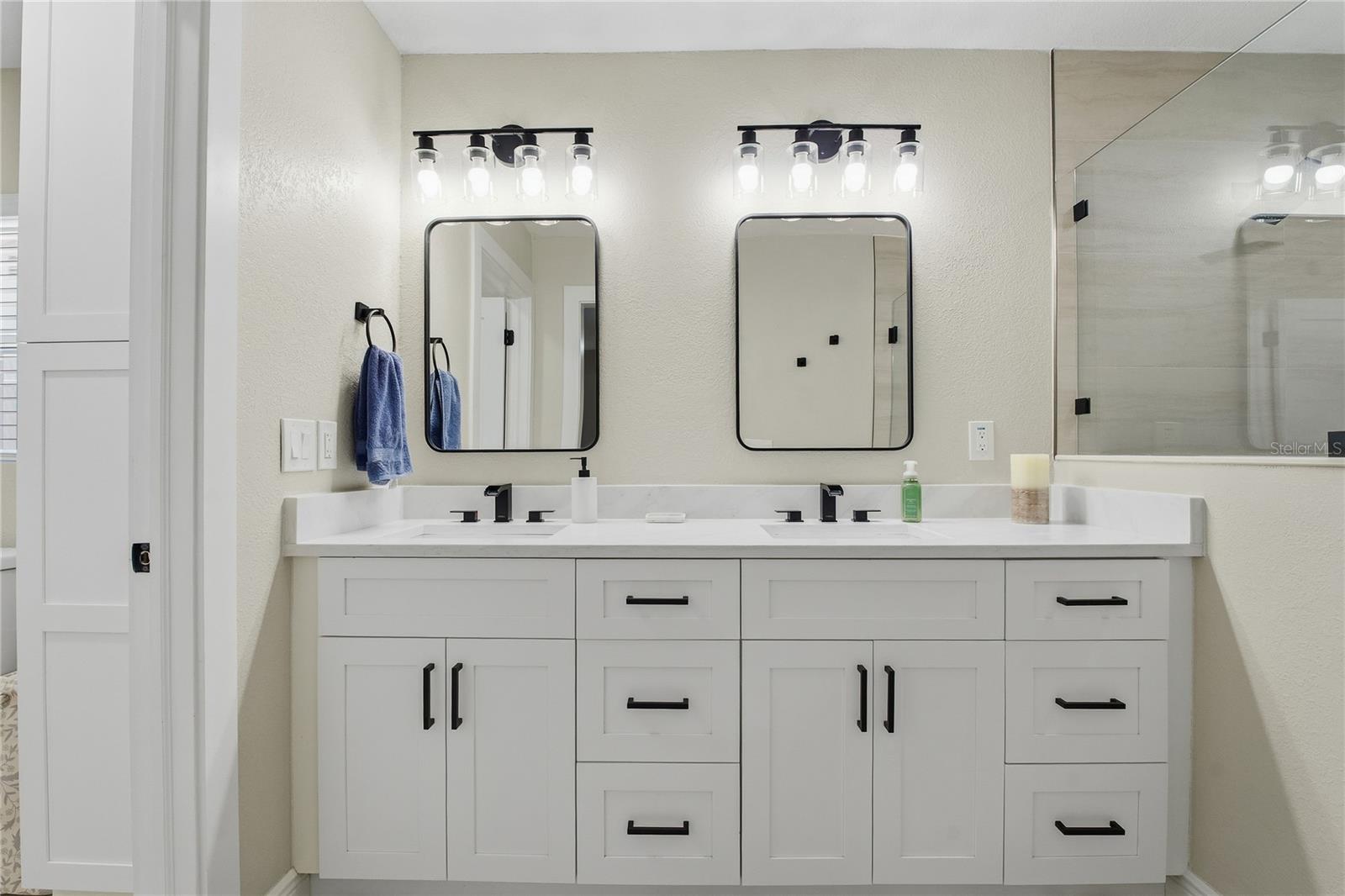 DUAL VANITIES IN THE PRIMARY BATH!