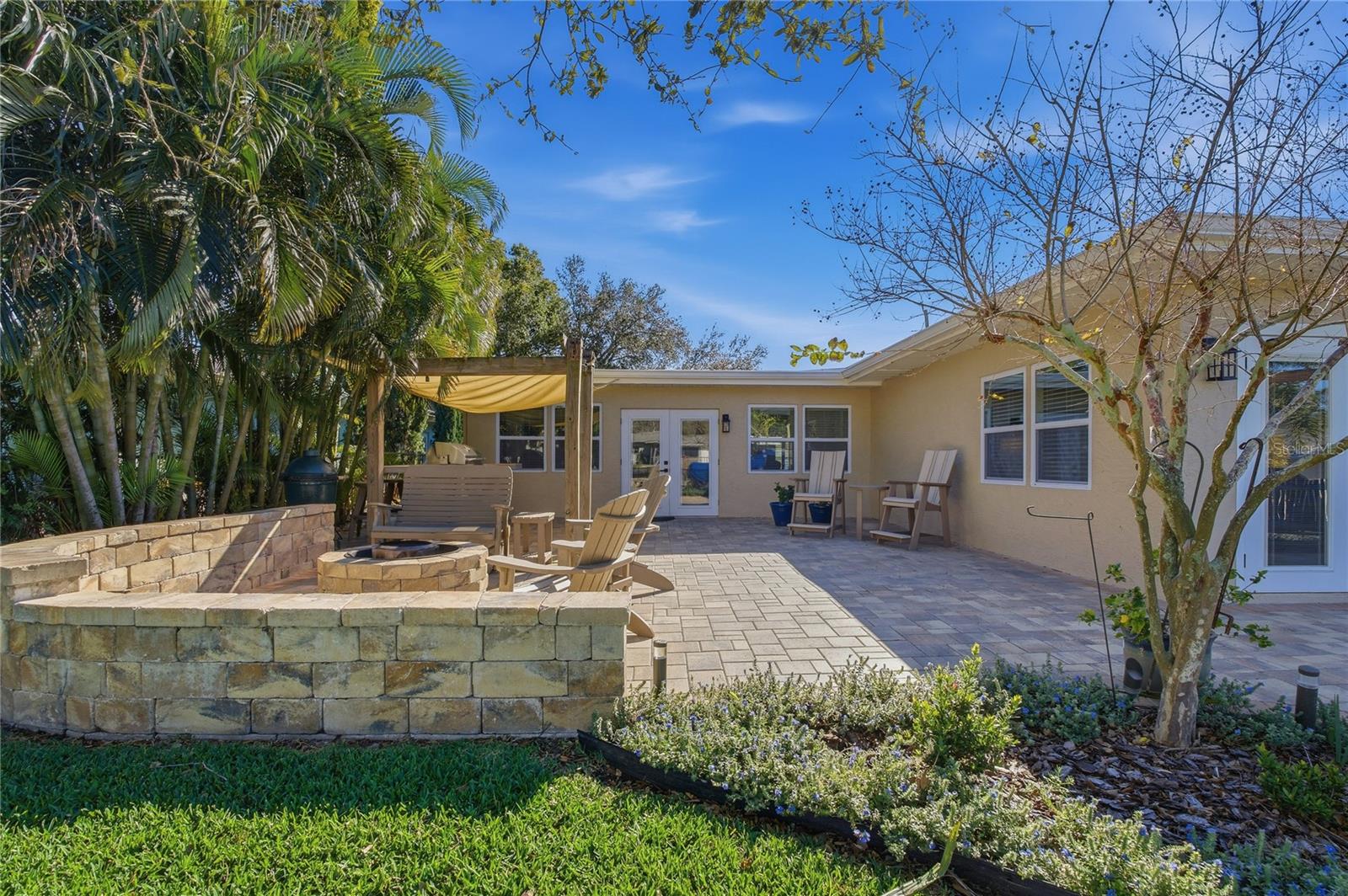 PEACEFUL OUTDOOR LIVING!