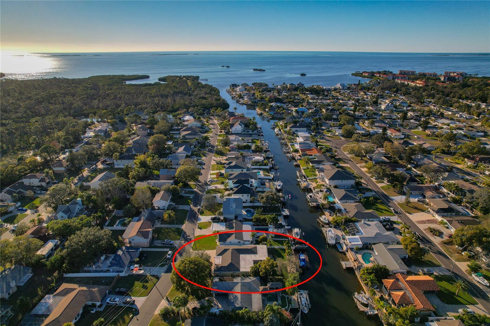 MINUTES TO THE OPEN GULF!