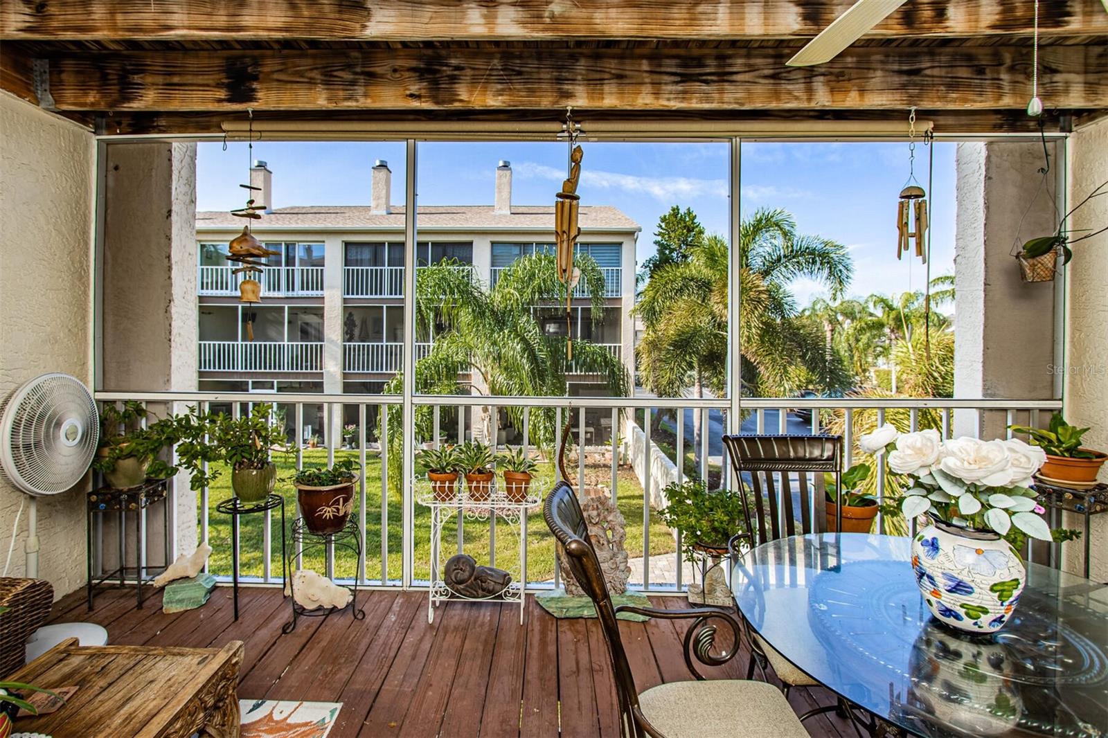 outdoor screened porch 2nd floor