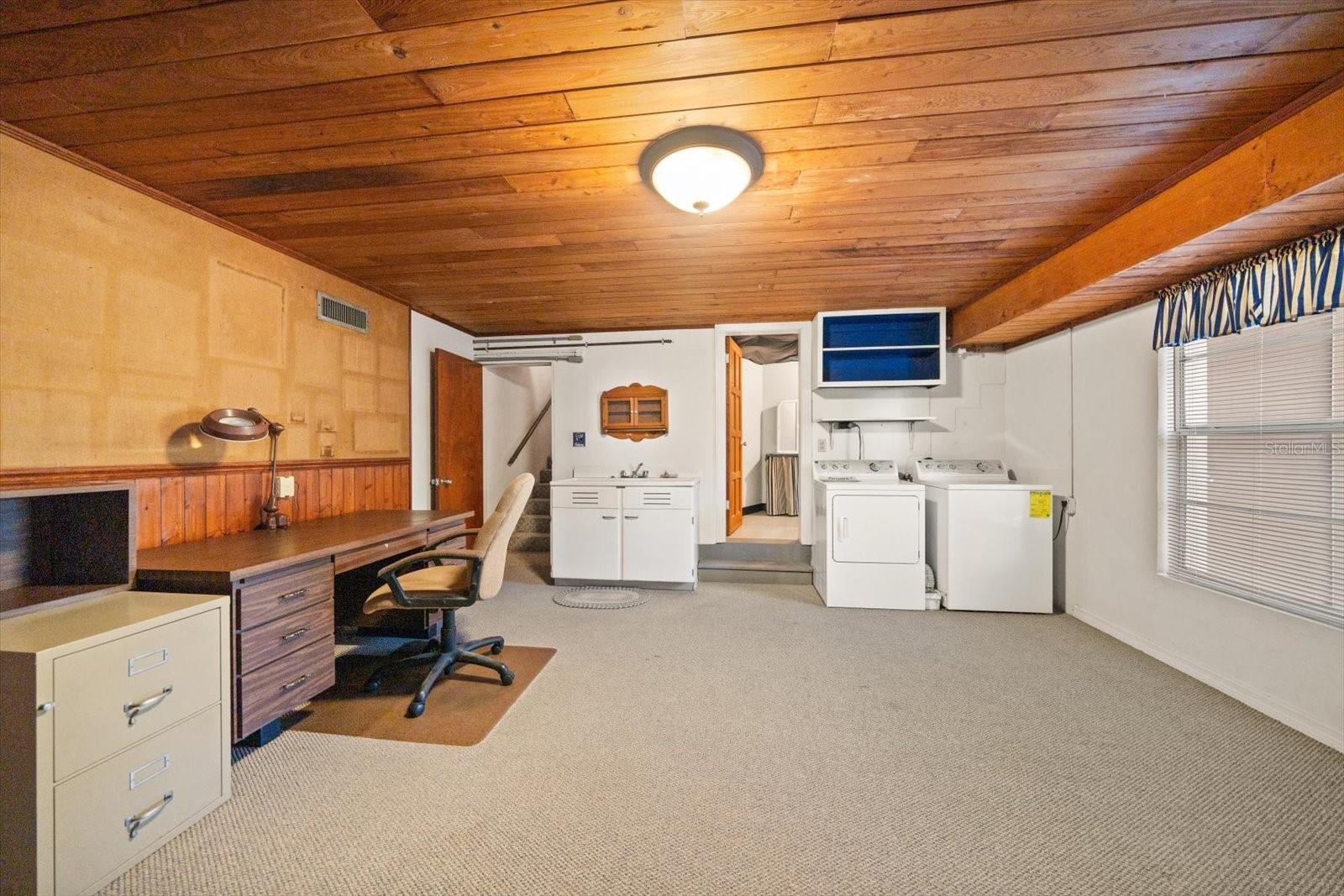 Laundry on Lower Level - View in 1/2 batg