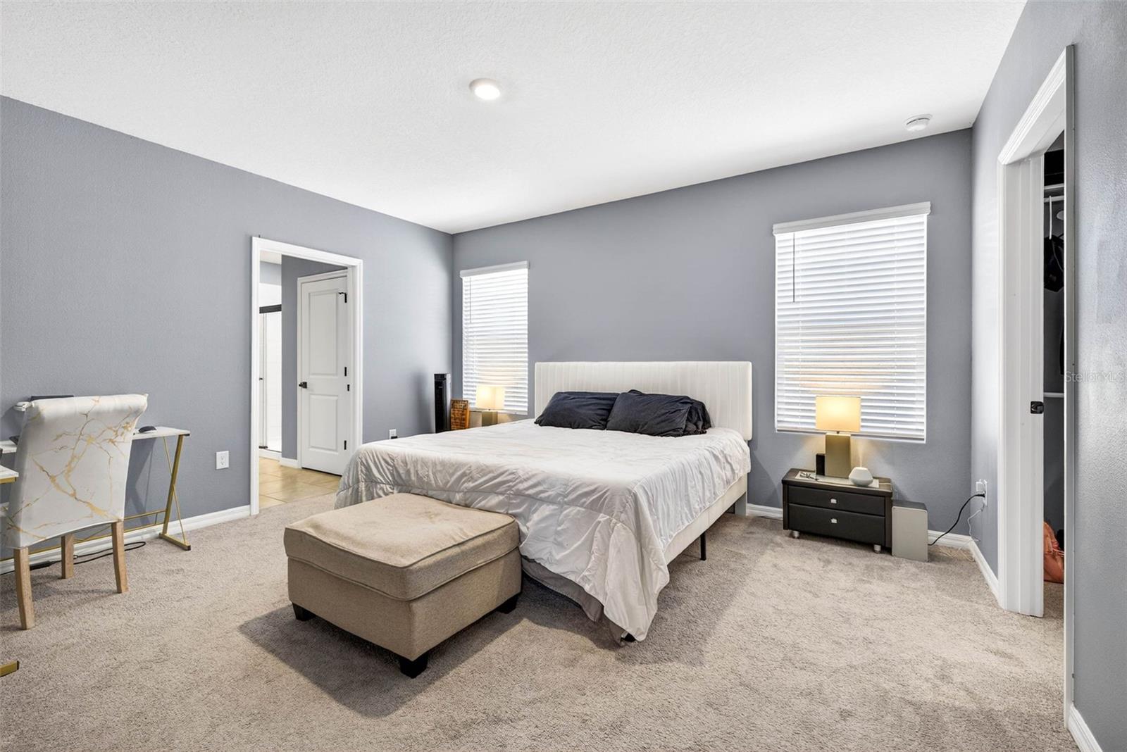 The primary suite has ample room and ensuite bath/large walk in closet.