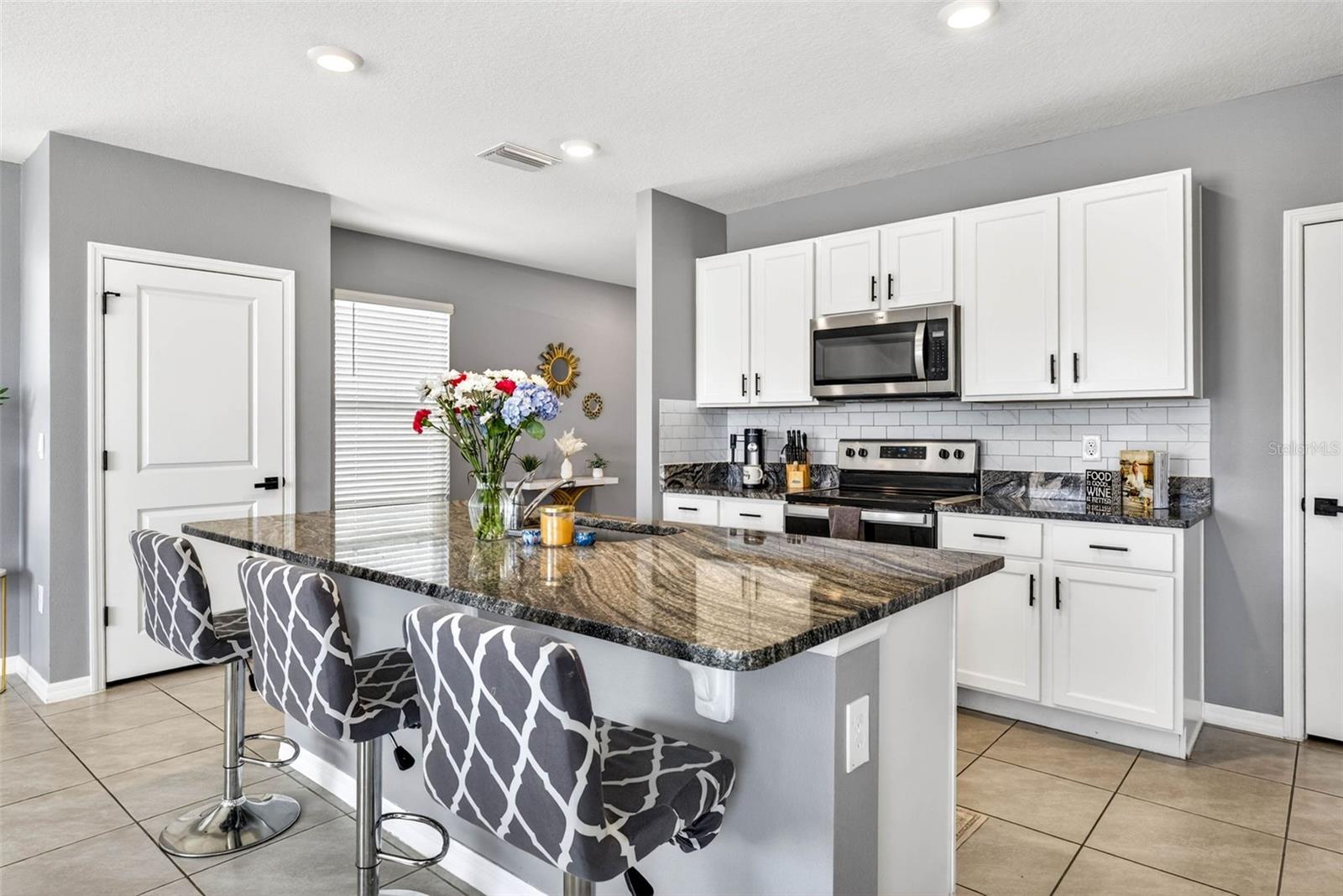 Bright white cabinetry & quartz countertops.