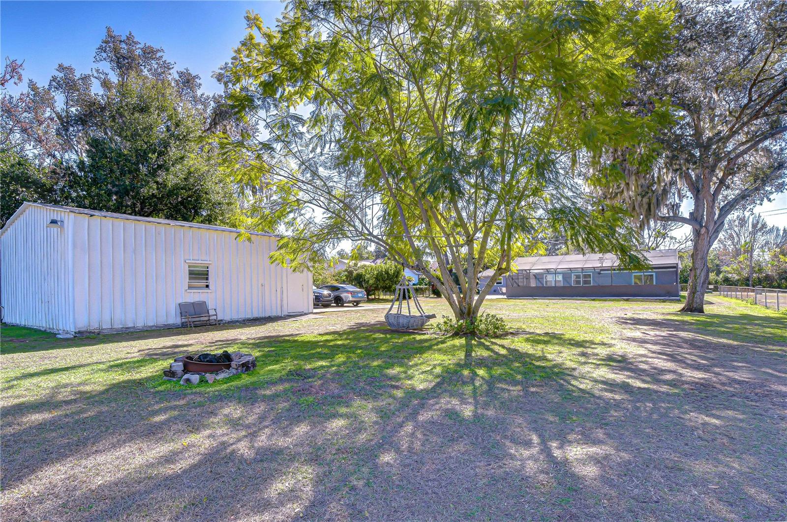 This property offers tons of flexibility!