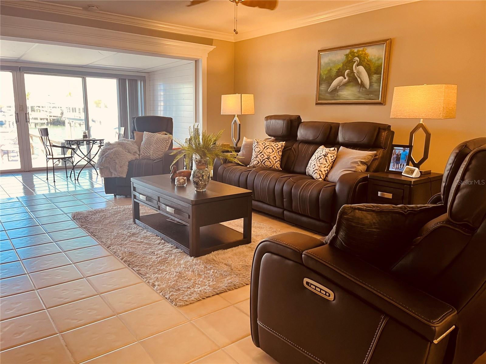 Plenty of room in your living room/dining room combo for comfortable relaxation in the evenings!