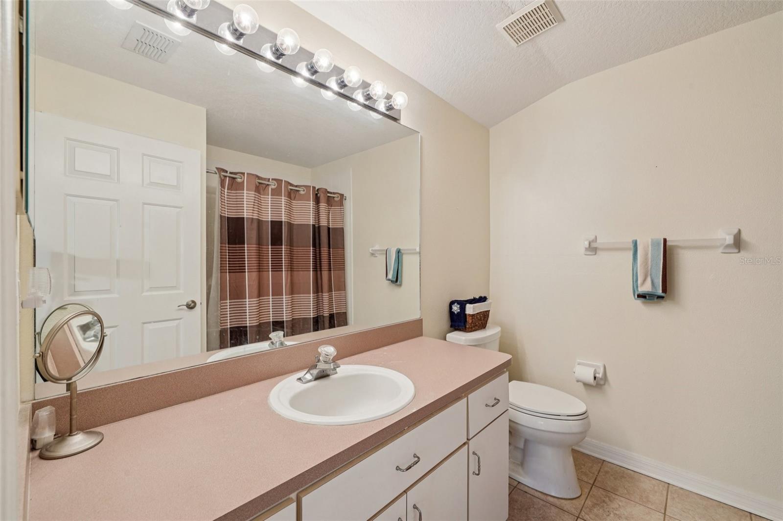 Full Bath in the bonus room