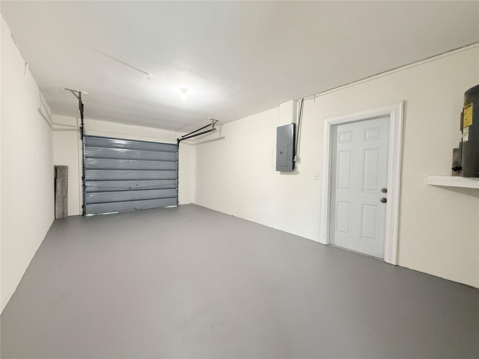 Oversize one car garage