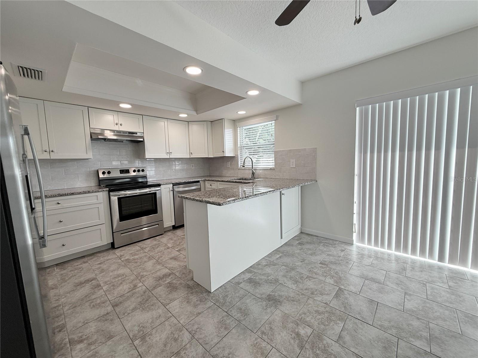 Kitchen adjoining family room