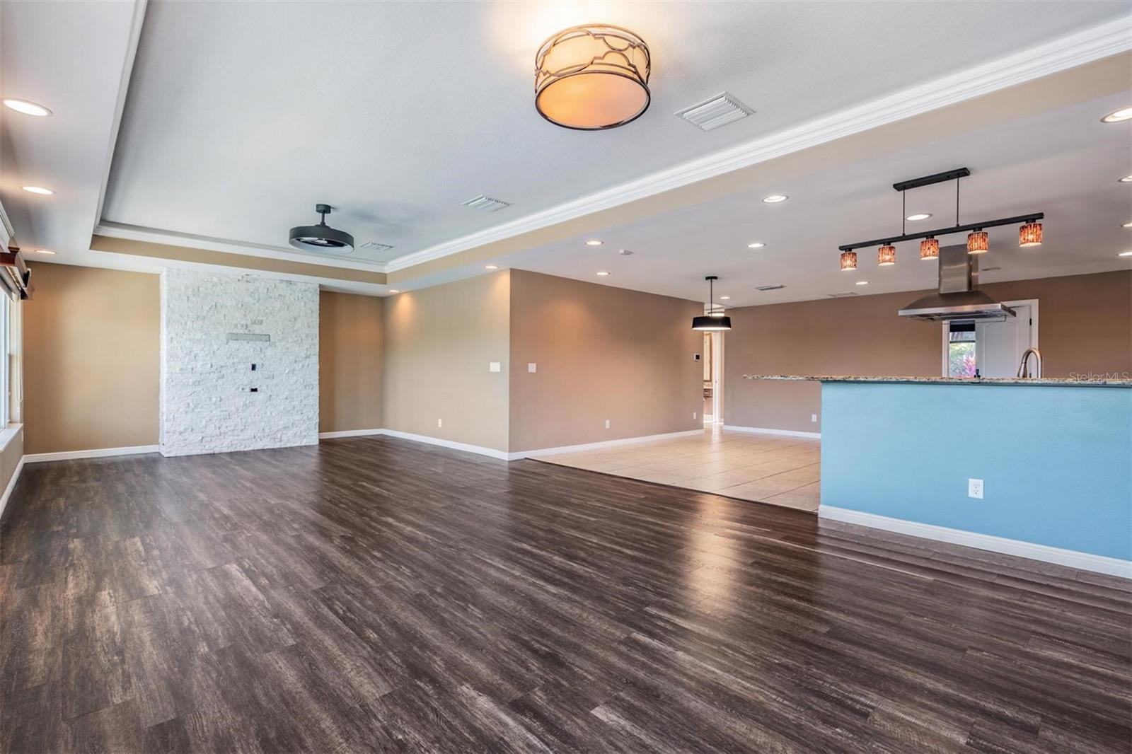 Open Floor Plan: Living room, dining room, kitchen