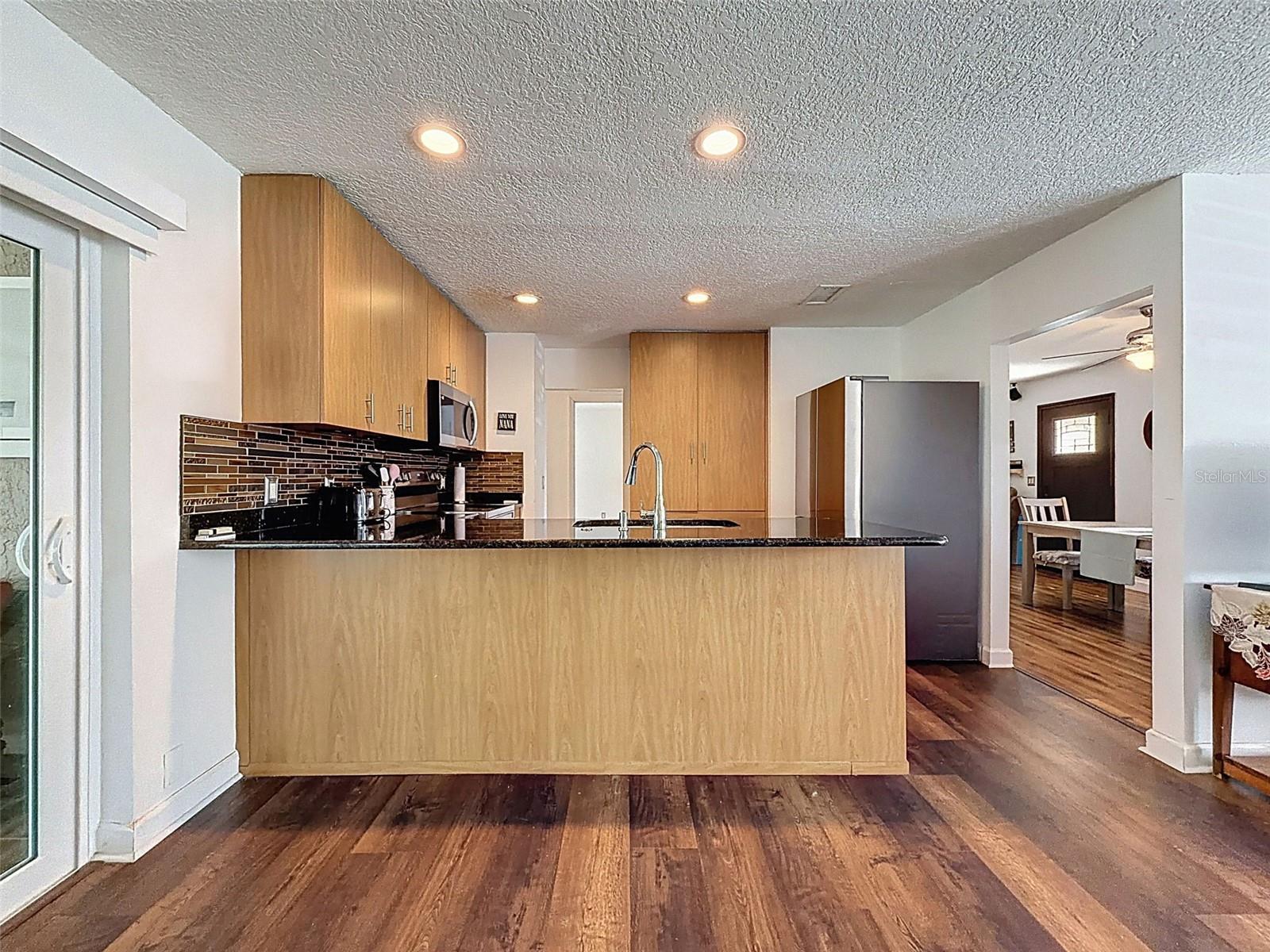 Spacious Breakfast Bar