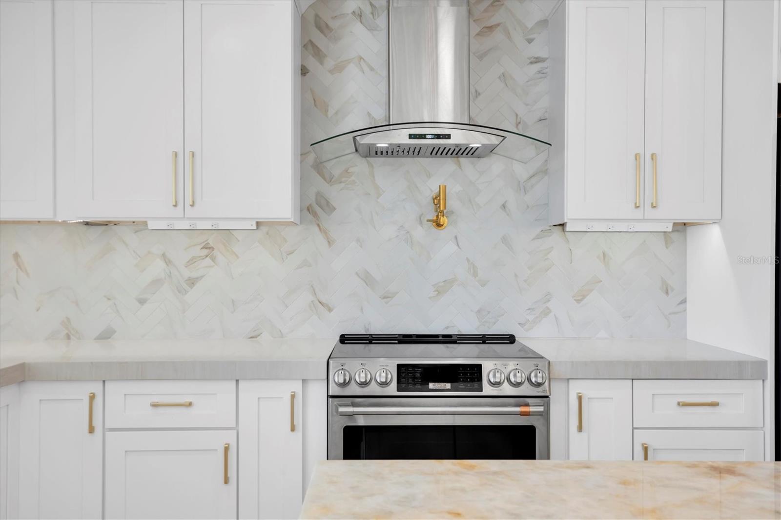 The Café series stove serves as a culinary centerpiece, offering refined performance & elevated design for an exceptional cooking experience.