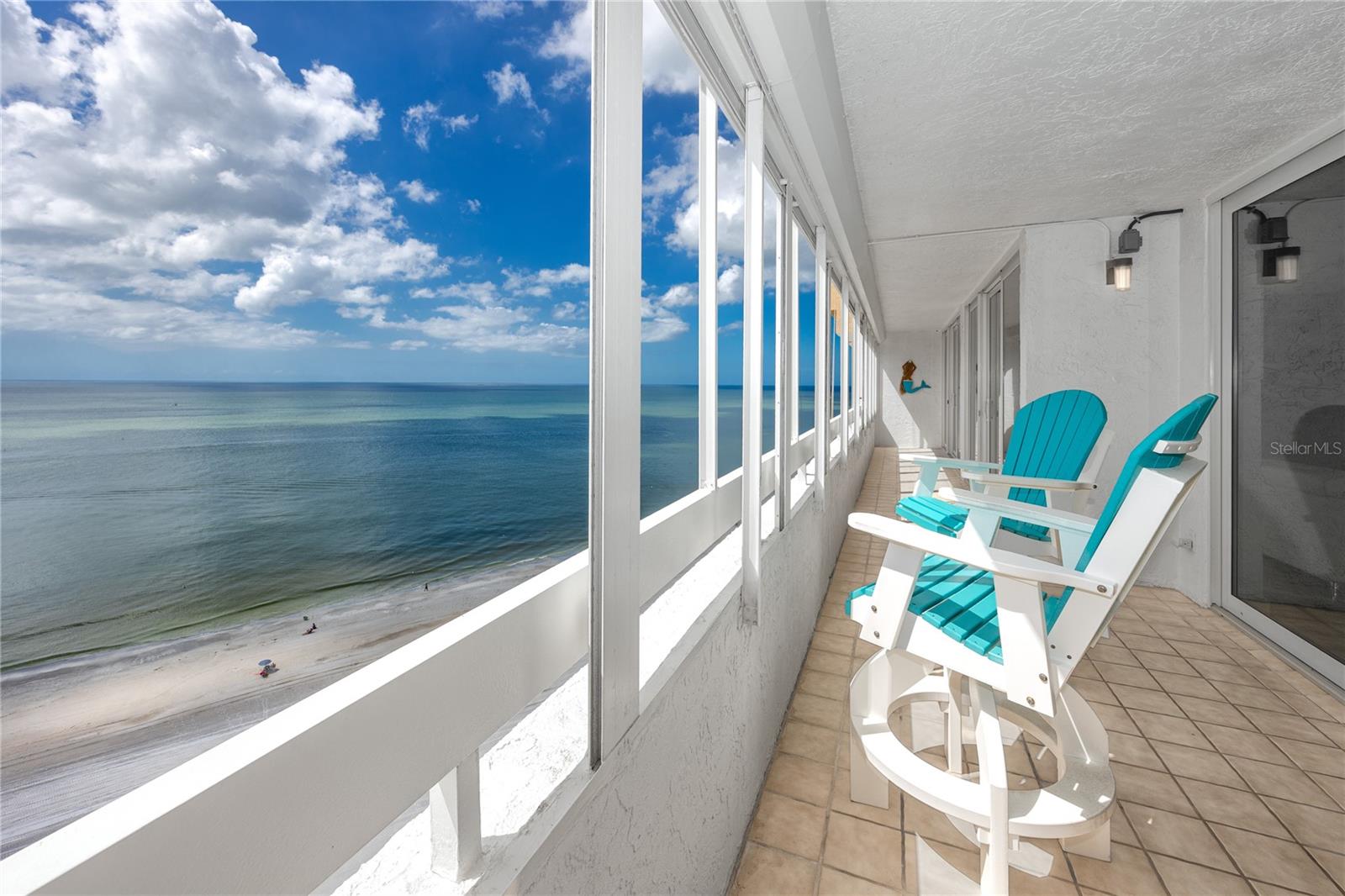 Wrap-around balcony beachview