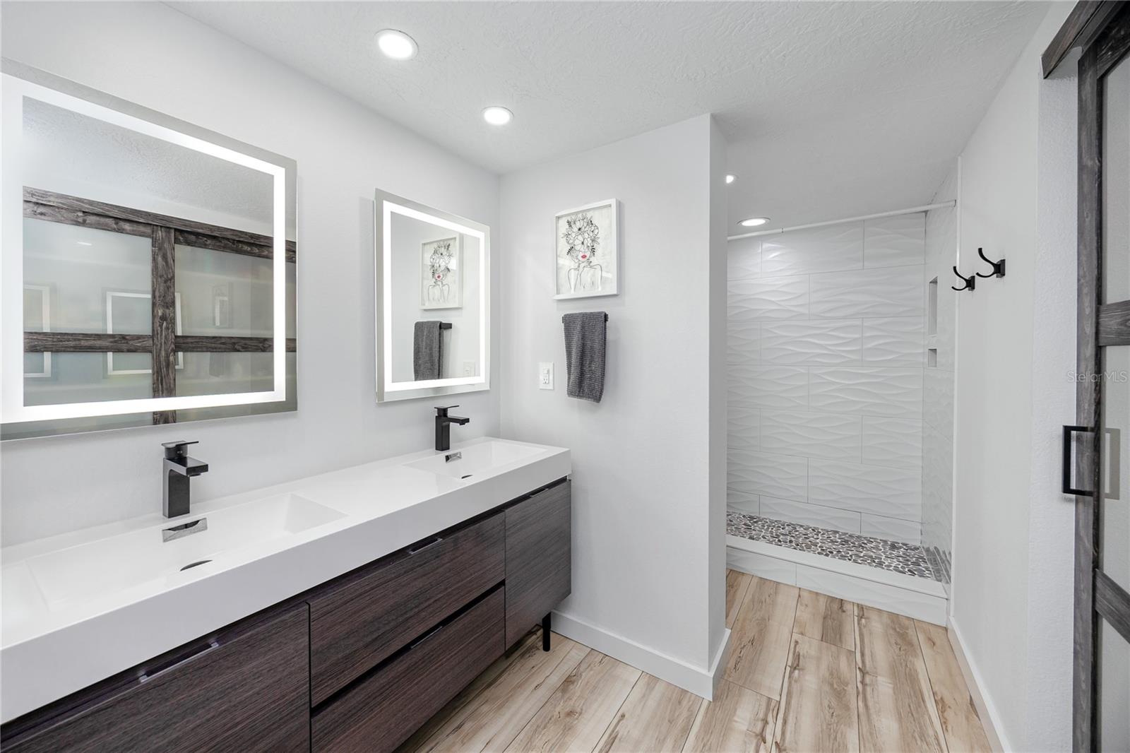 En-suite primary bath