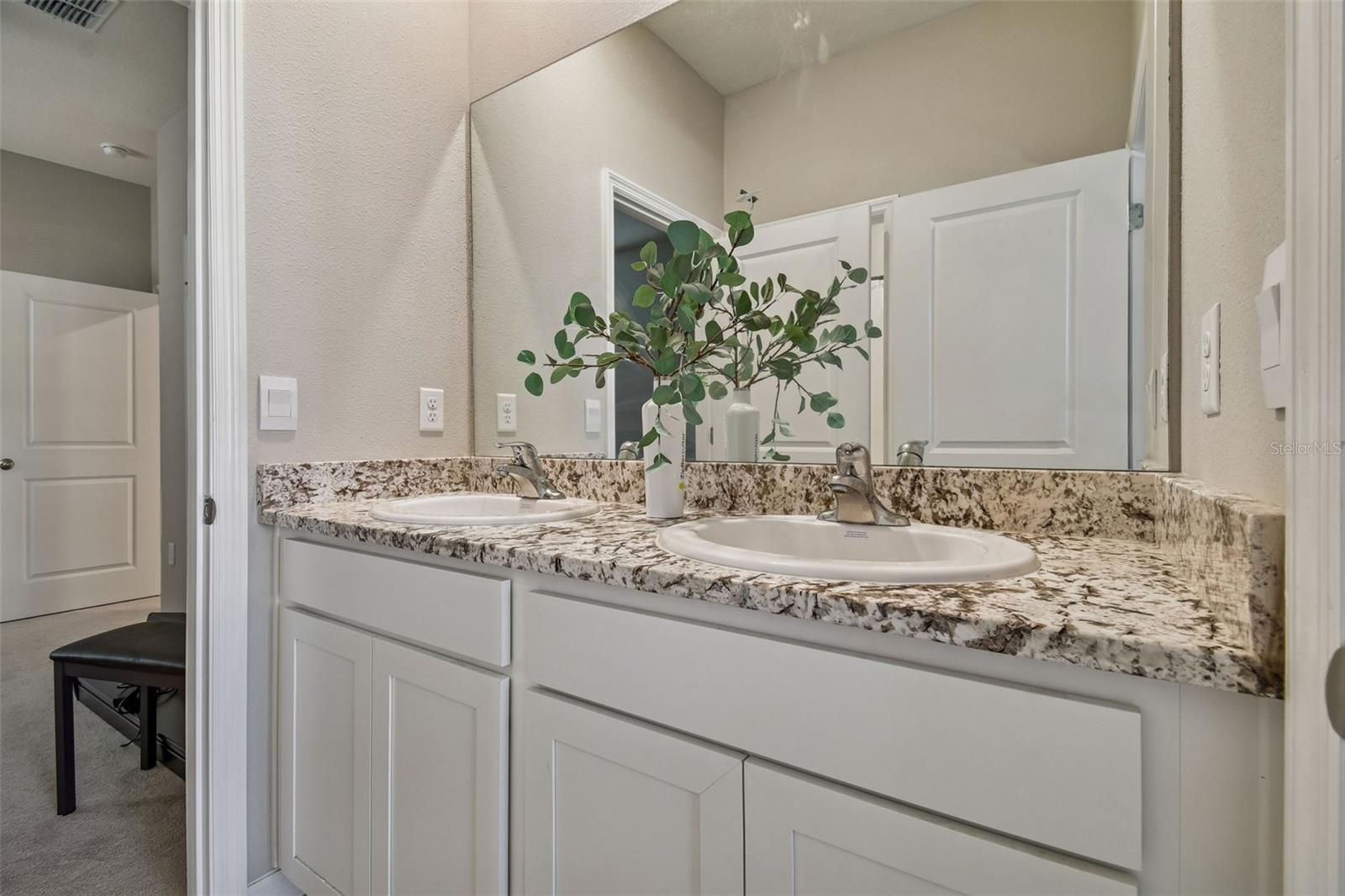 Jack n Jill Bathroom connecting Room 1 n Room 2