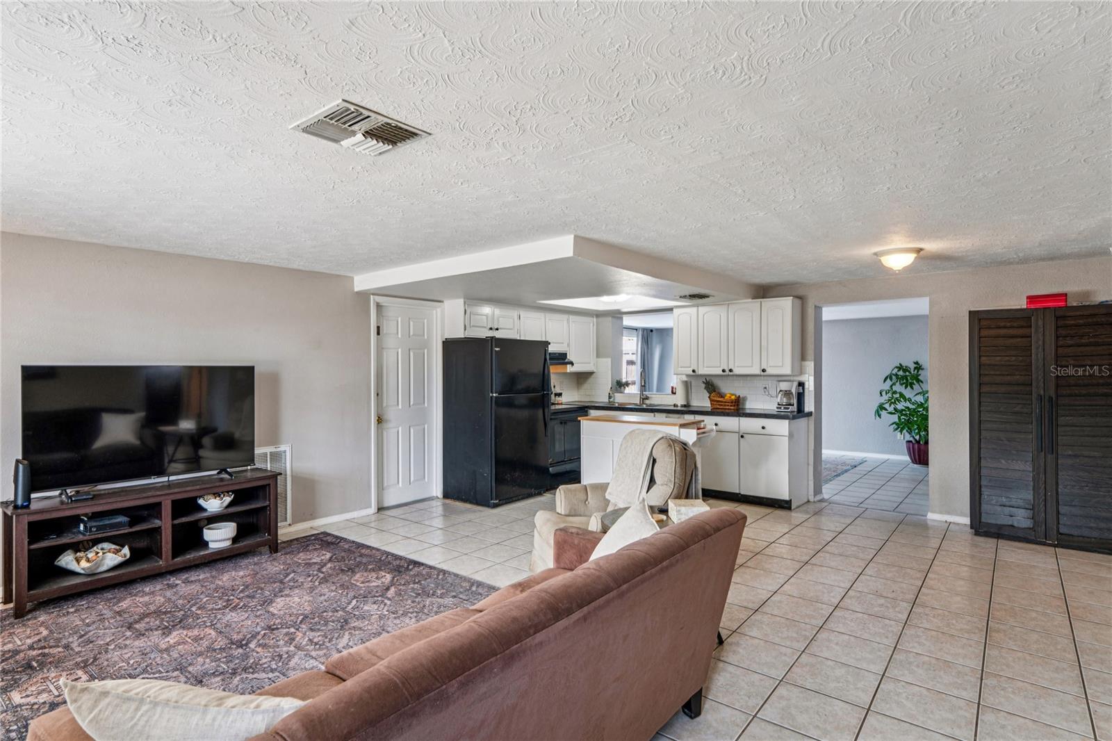 Livingroom Dining Room and Kitchen Combo