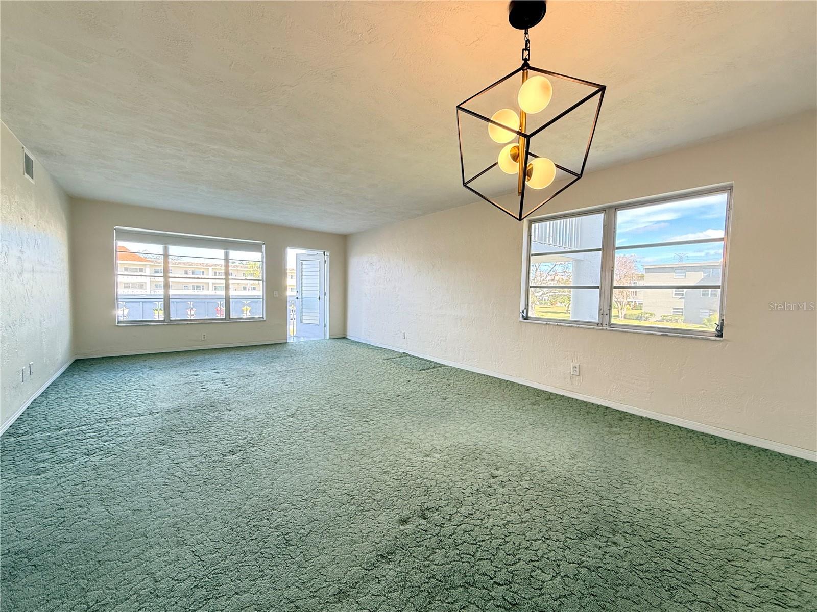 Living room/dining room