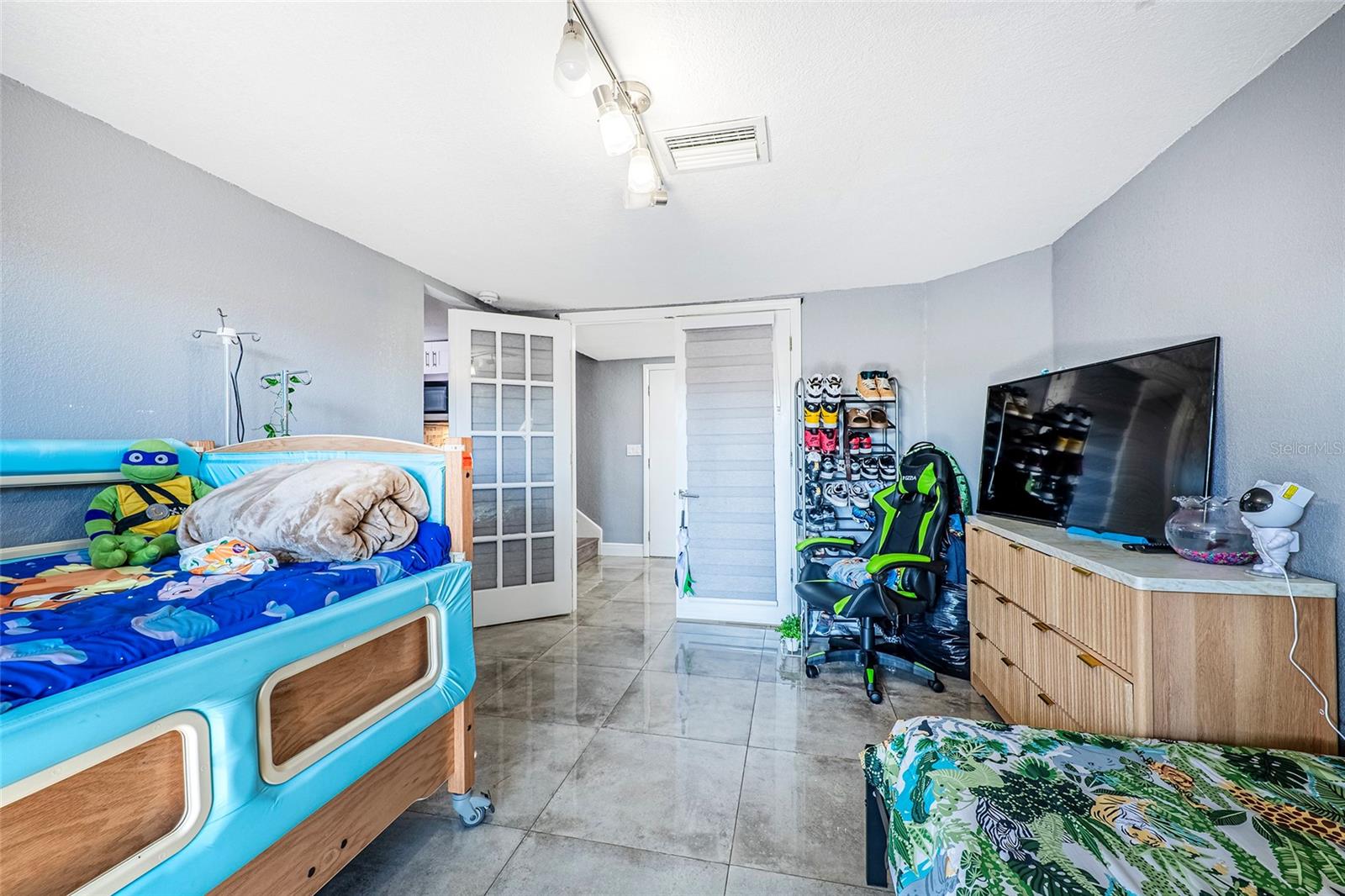 Guest Bedroom #1/In Law Suite