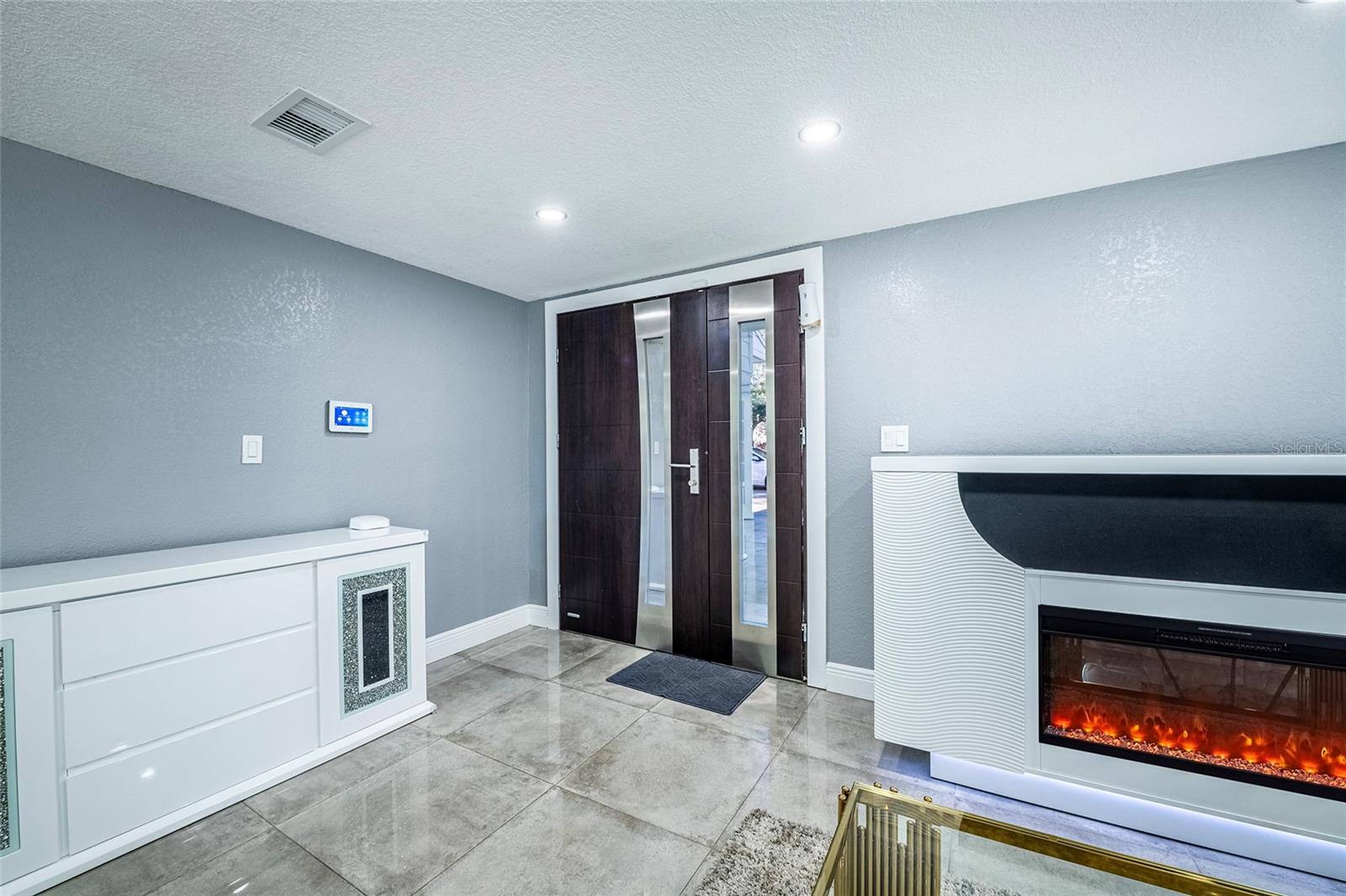 Entrance/ Electric Fireplace/ Side Console Table