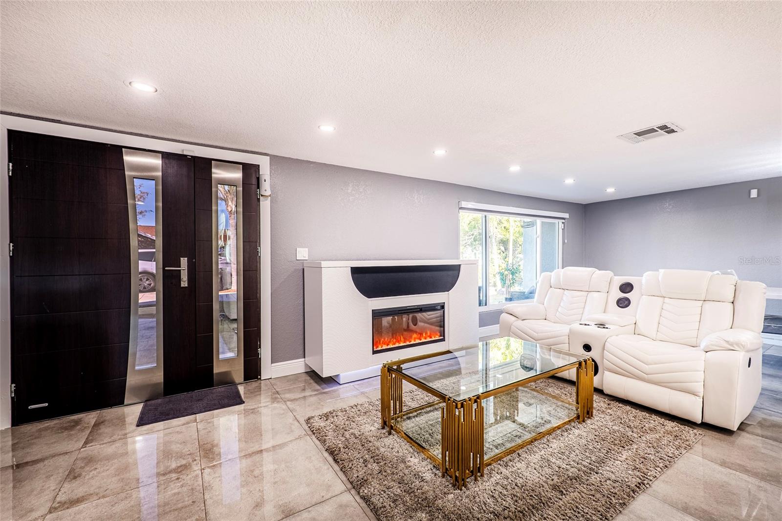 Entrance/Living Room