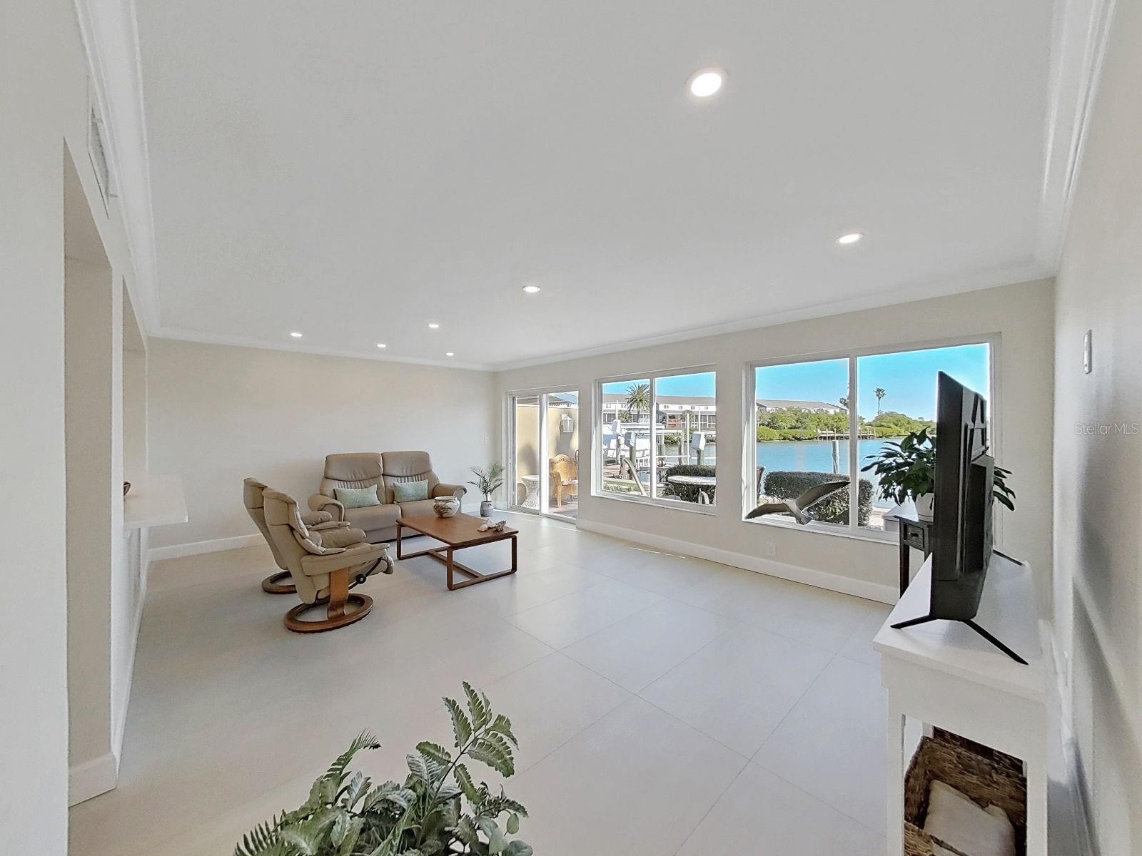 Spacious living room