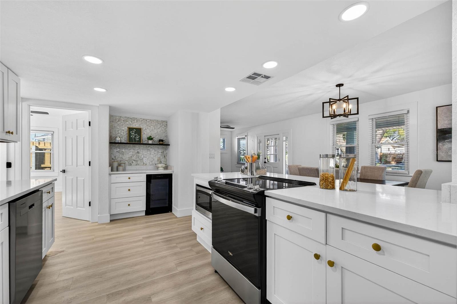 Kitchen with an Open Layout, perfect for entertaining!