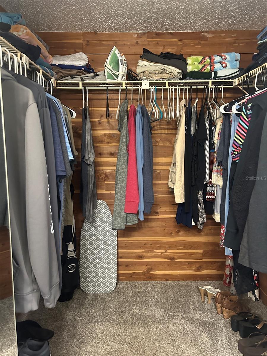 Walk Closet