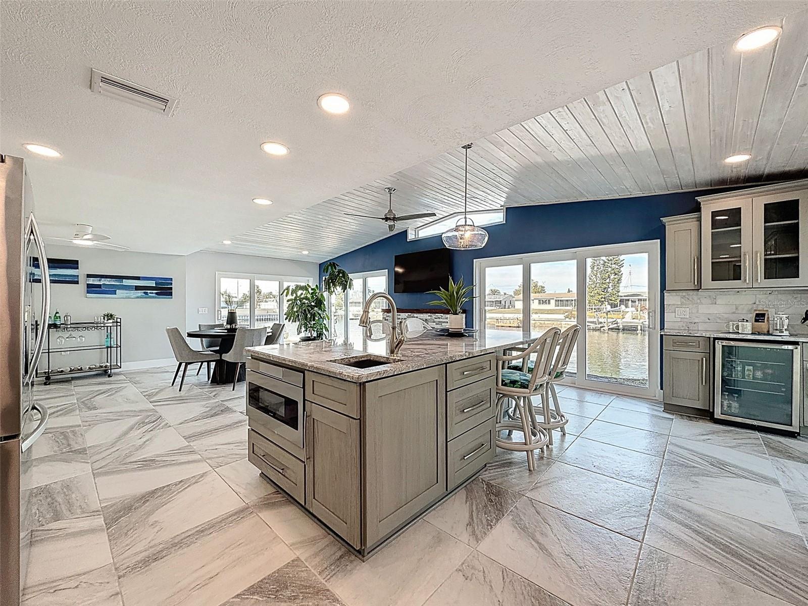 AN ENTERTAINERS DREAM SPACE!